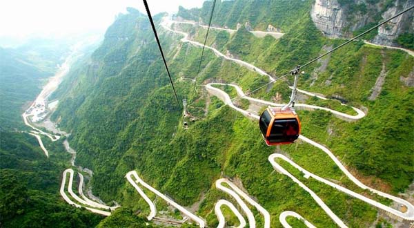 袁家界（袁家寨子）、天子山、十里畫(huà)廊、金鞭溪、土司城、天門(mén)山、鳳凰古城四日游